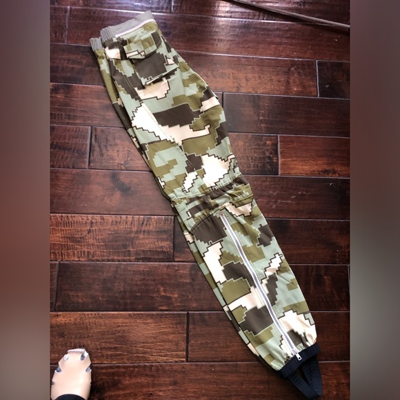 Green and Black Cargo Pants with Tapered Jogger Style - Picture 3 of 6